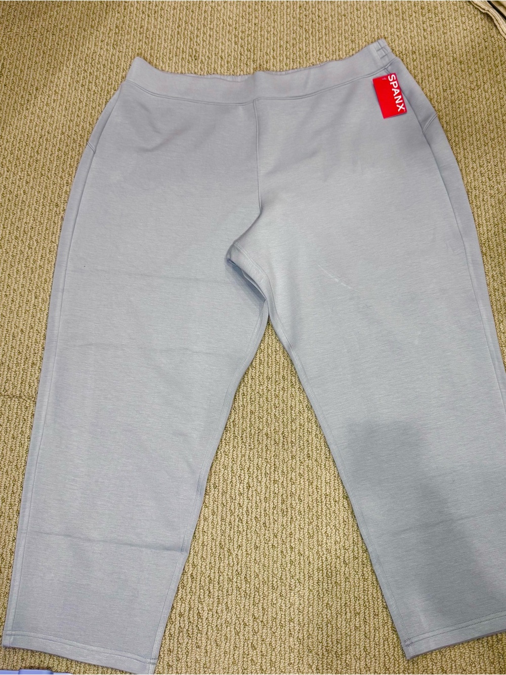 SPANX Women’s 2X Air Essentials Sweatsuit in Himalayan Cloud color. - Picture 2 of 2